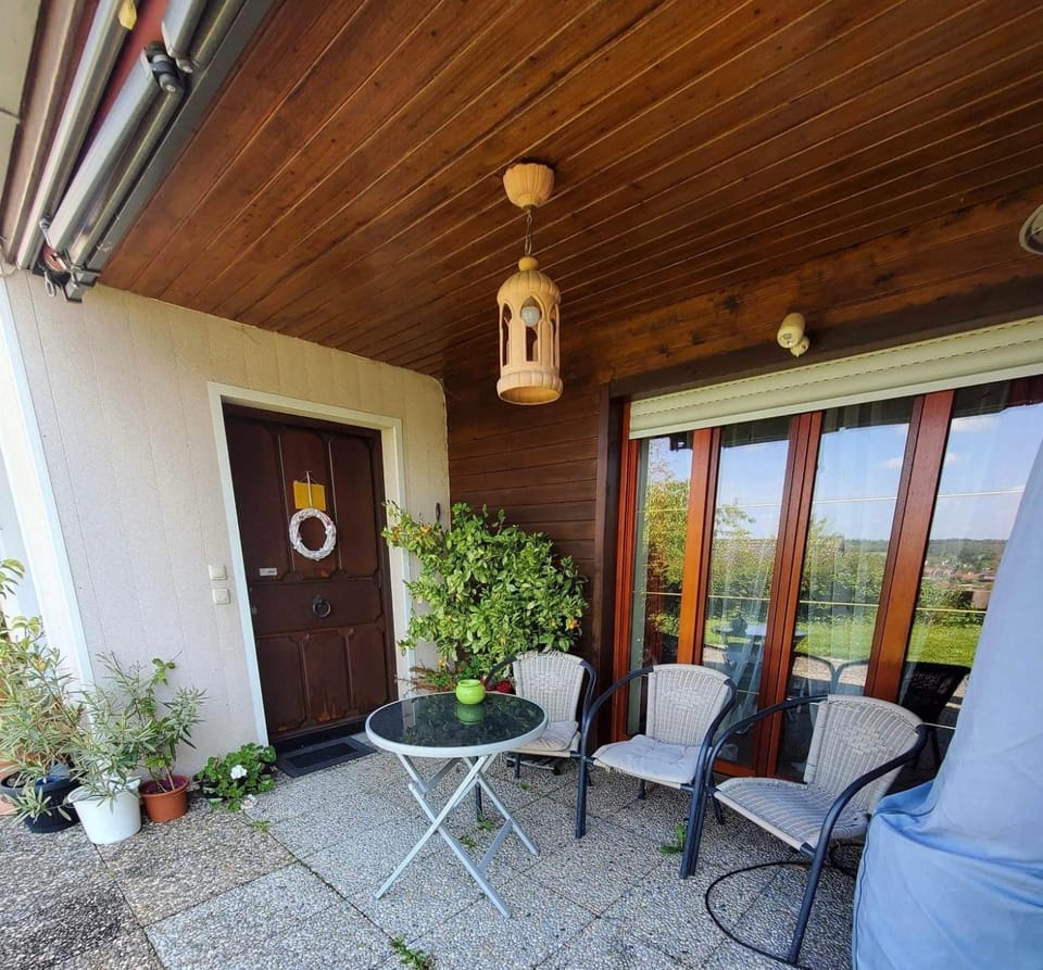 Patio, Day, Garden, View (from property/room), Balcony/Terrace, Seating area, Dining area, Garden view