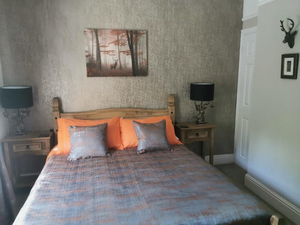 Property building, Photo of the whole room, Bedroom, Street view