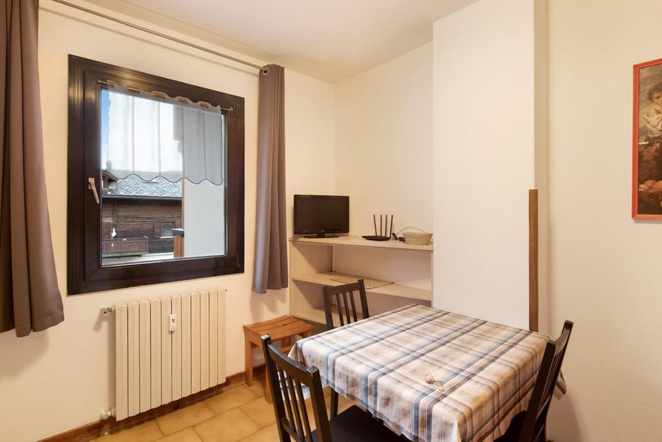 Property building, Living room, Bedroom