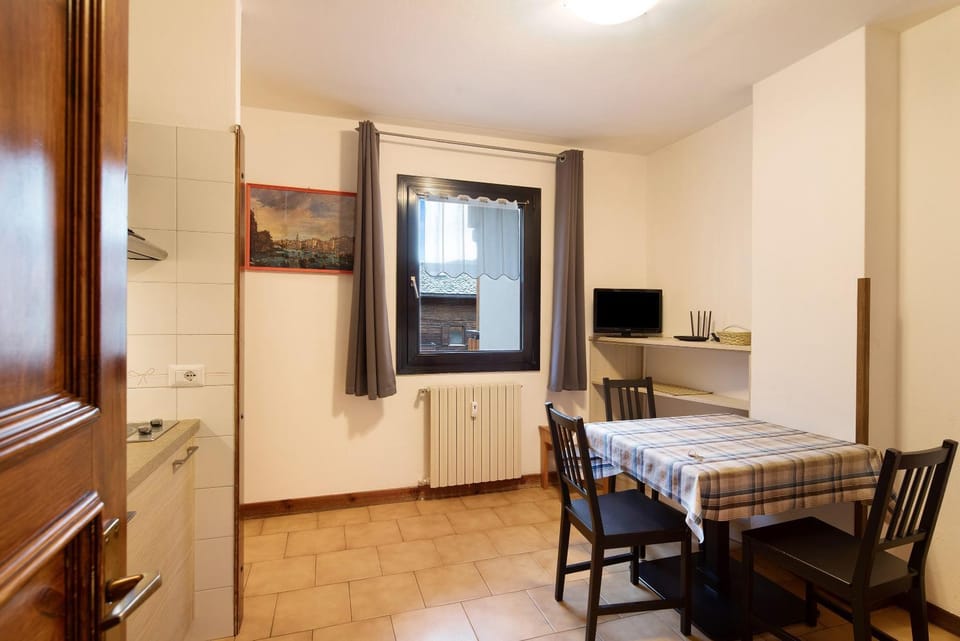 Property building, Kitchen or kitchenette, Living room