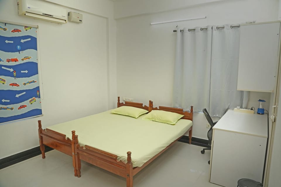 Photo of the whole room, Bedroom