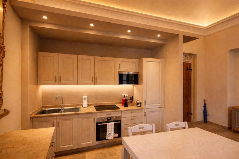 Dining area, kitchen