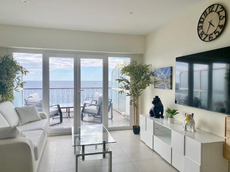 Living room, Sea view