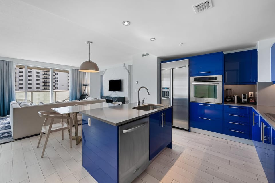 Kitchen or kitchenette, Dining area, dishwasher, minibar, pet friendly, stove