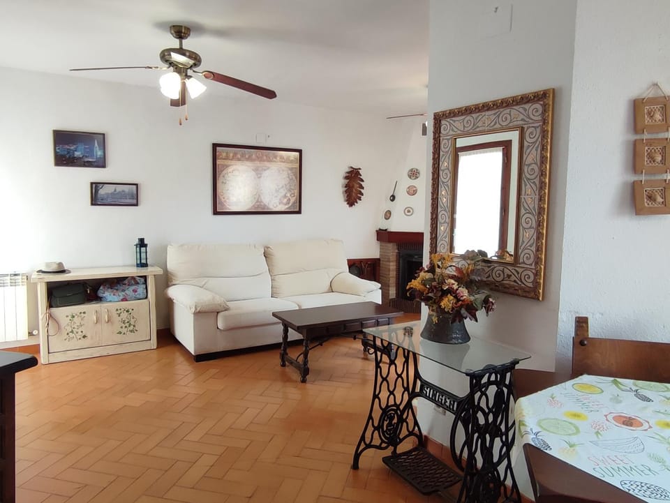 Living room, Dining area, fireplace