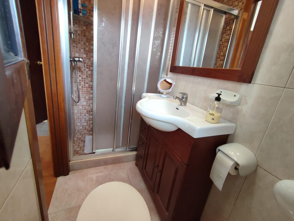 Shower, Bathroom, towels