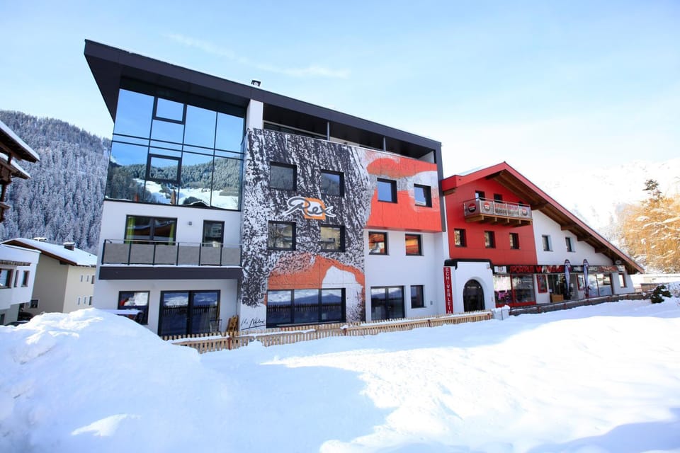 Facade/entrance, Winter