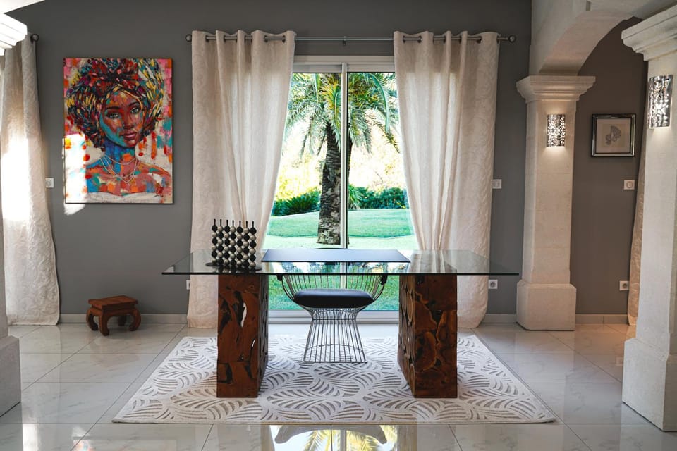 Living room, Seating area