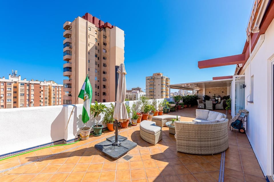 797 HOLIDAY RENTALS - Atico duplex en Fuengirola con espectacular terraza Apartment in Fuengirola