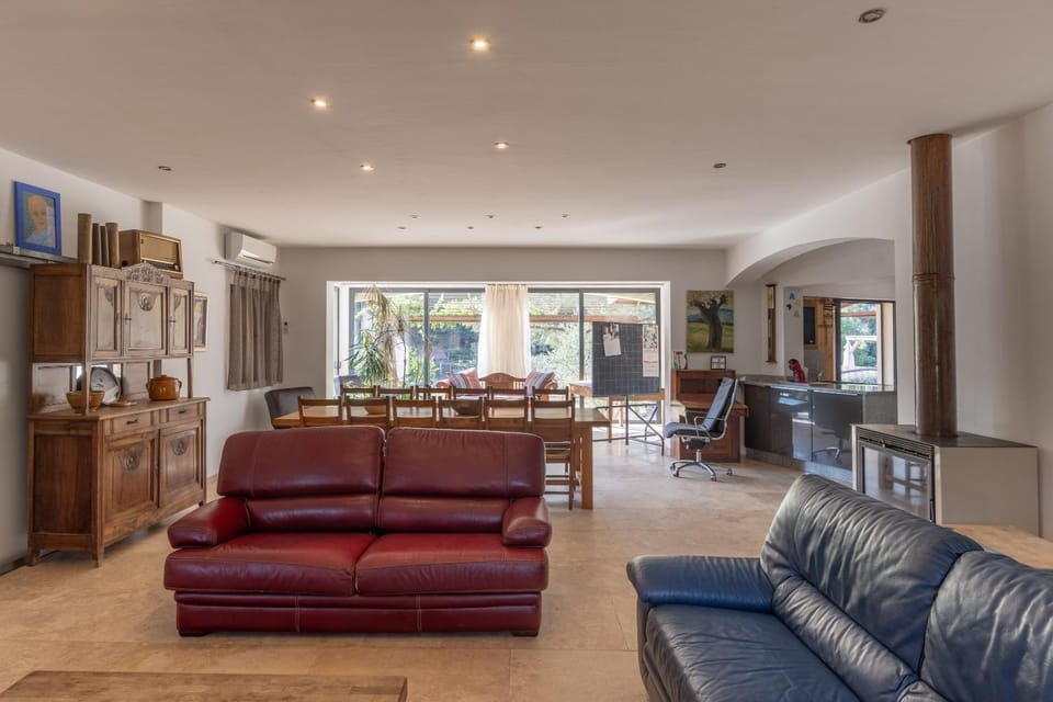 Property building, Living room