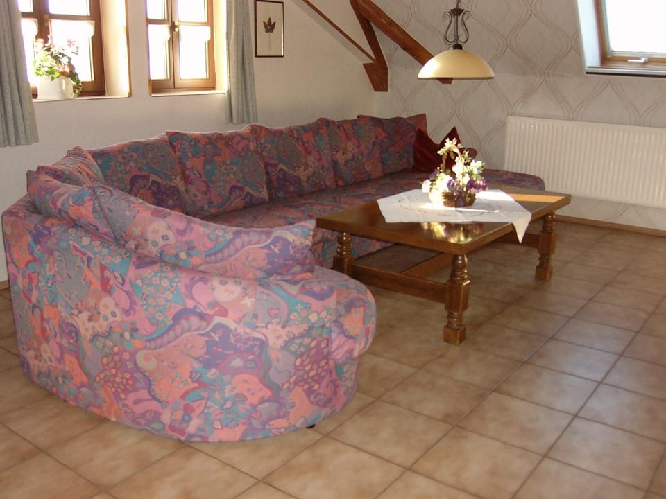 Photo of the whole room, Decorative detail, Seating area