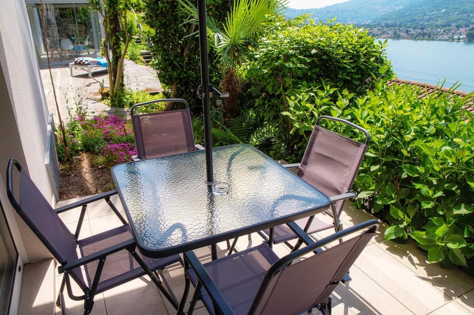 Balcony/Terrace, Garden view, Lake view, Mountain view