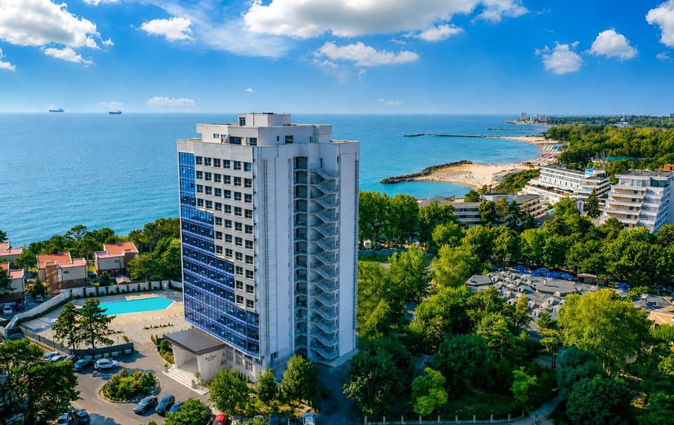 Property building, Sea view, Sea view, Swimming pool, Parking
