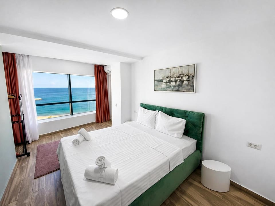 Photo of the whole room, Bedroom, Sea view