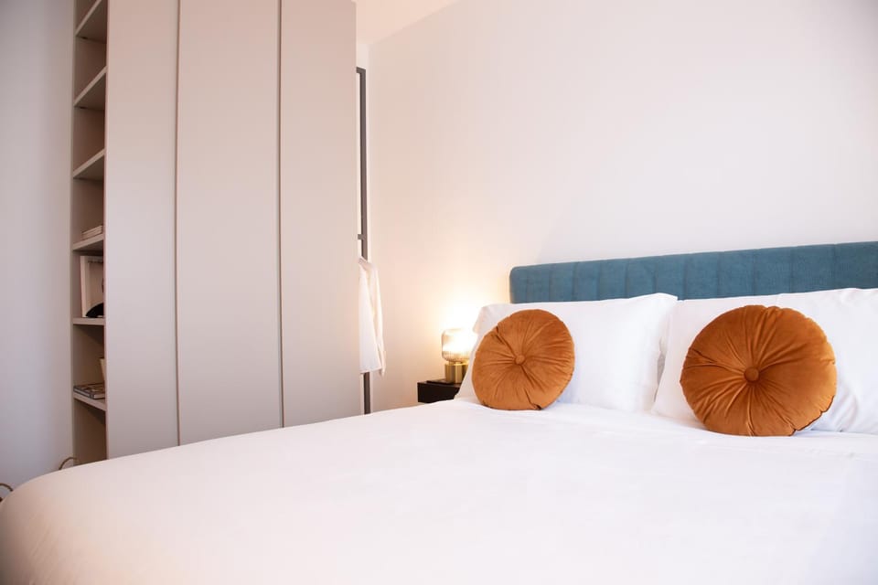 Bed, TV and multimedia, Photo of the whole room, Bedroom, wardrobe