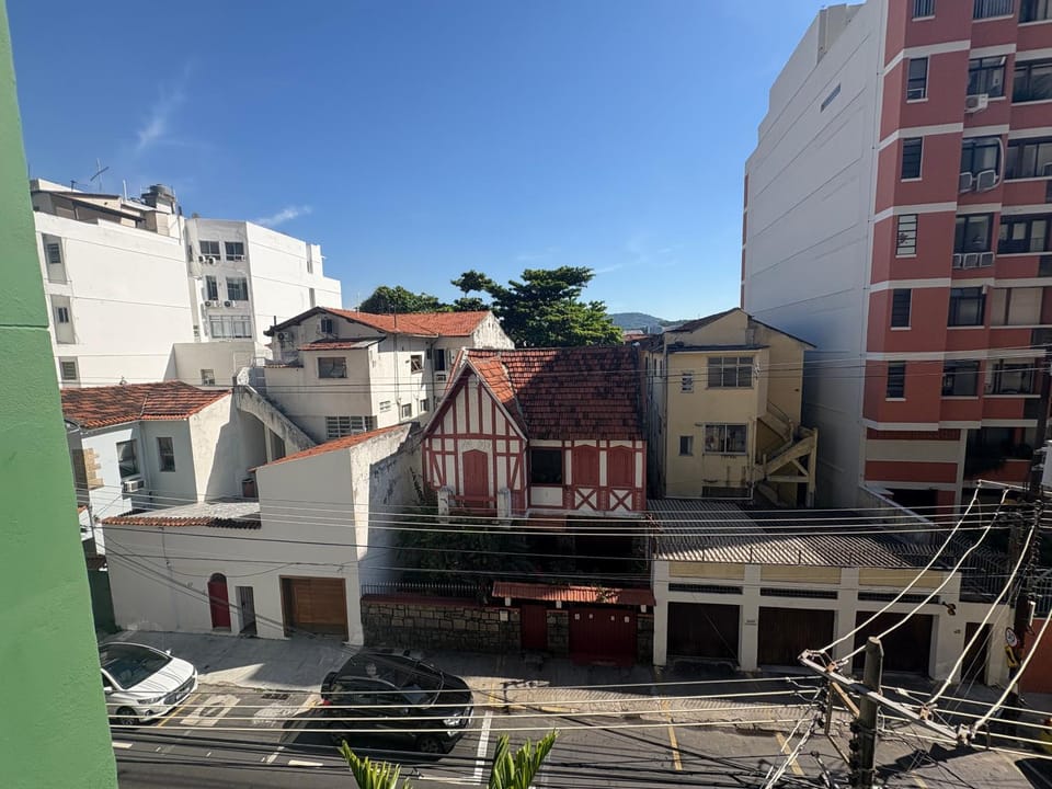Studios confortáveis na URCA, perto Pão de Açucar, reformados, WI-FI, TV e ar condicionado SPLIT, pauloangerami MC301 Apartment in Rio de Janeiro