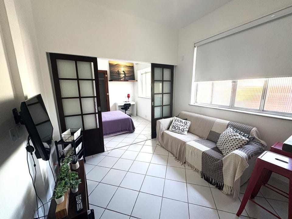 Studios confortáveis na URCA, perto Pão de Açucar, reformados, WI-FI, TV e ar condicionado SPLIT, pauloangerami MC301 Apartment in Rio de Janeiro