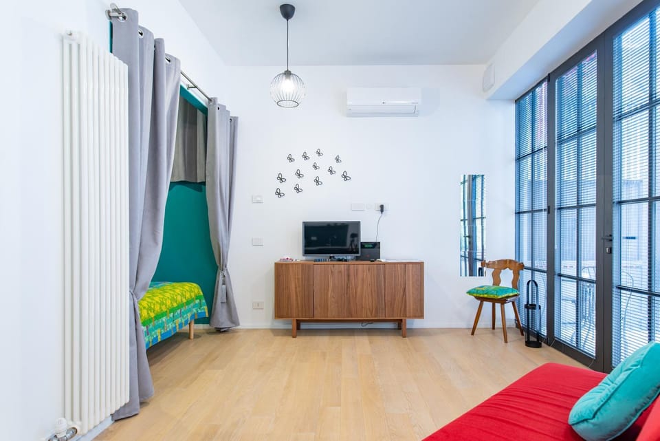 TV and multimedia, Photo of the whole room