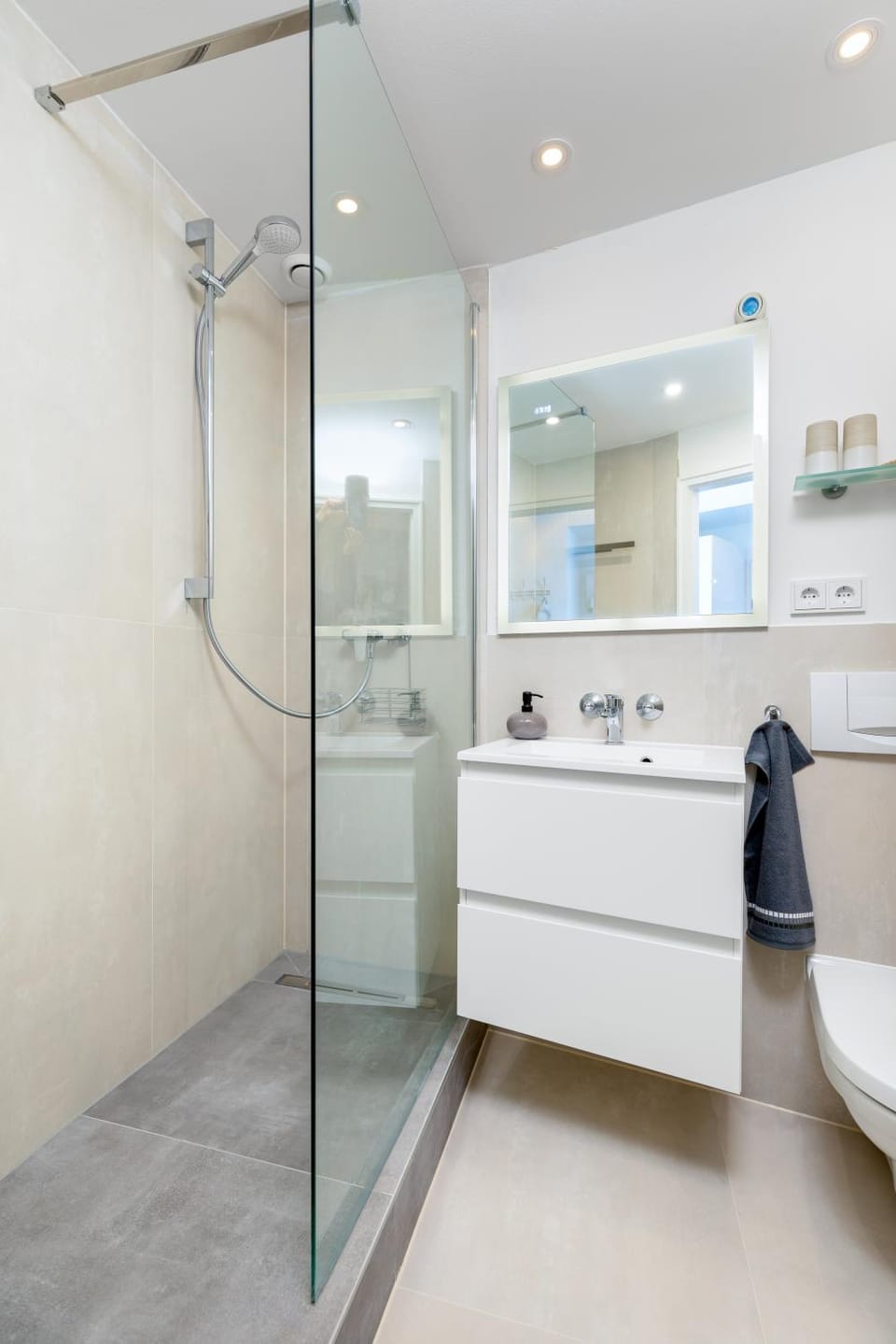 Shower, Toilet, Bathroom