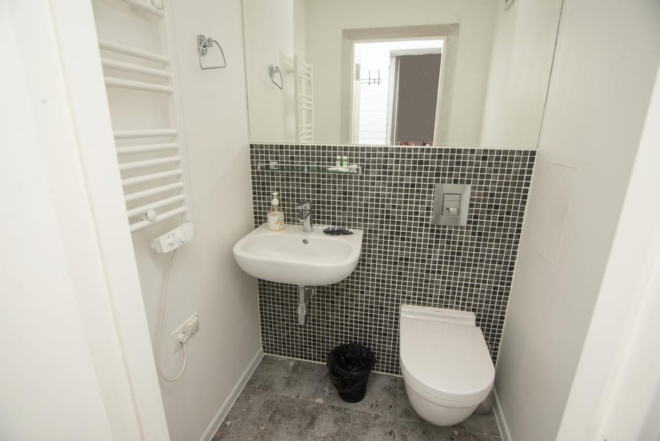 Shower, Toilet, Bathroom, heating