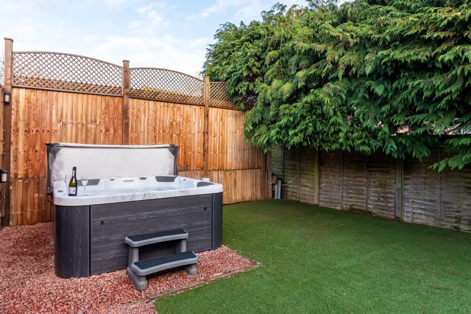 Garden, Hot Tub, Garden view