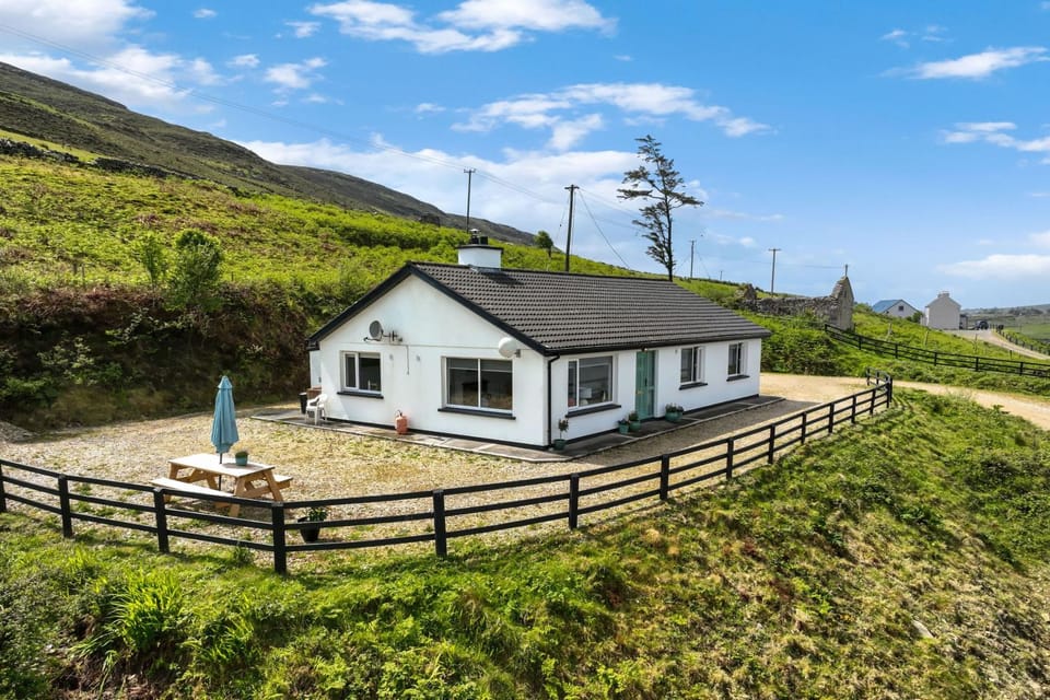 Property building, Spring, Natural landscape, Parking