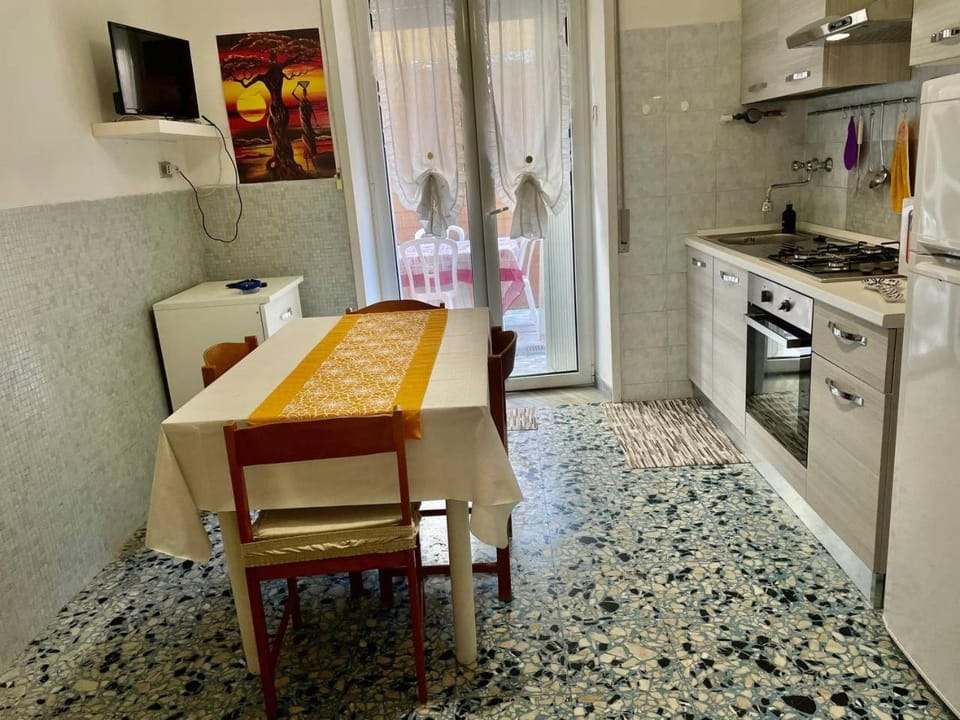 Dining area, oven, pet friendly, stove