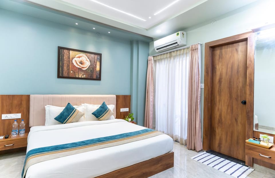 Bed, Photo of the whole room, Bedroom, air conditioner