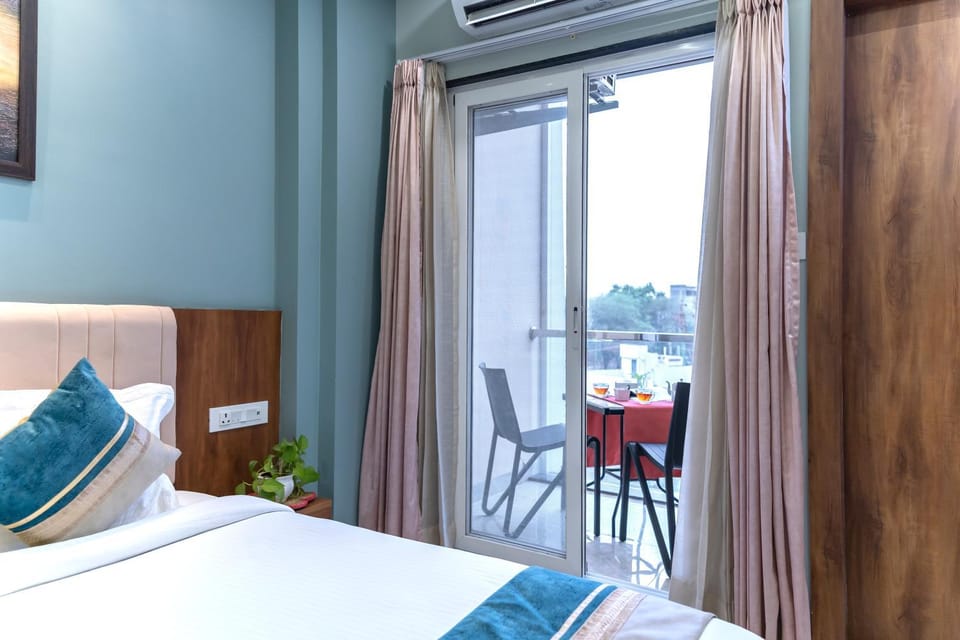 View (from property/room), Balcony/Terrace, Photo of the whole room, Seating area, air conditioner