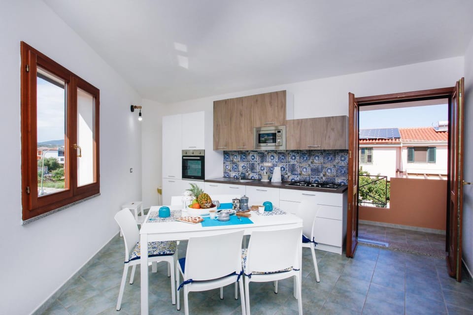 Property building, Kitchen or kitchenette, Living room