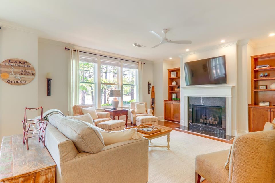 Lakefront Oconee Vacation Rental w/ Patio & Views! House in Lake Oconee