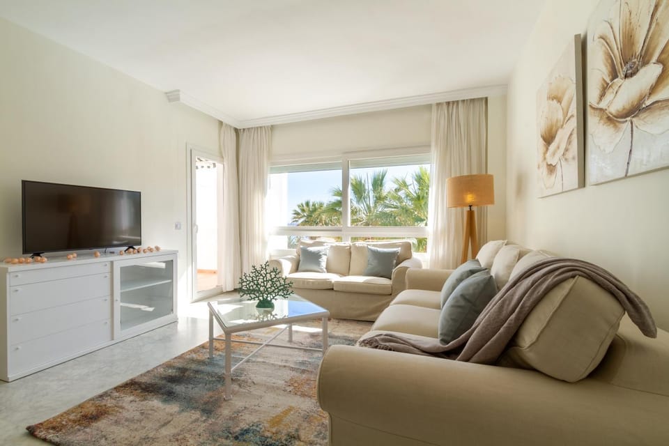 TV and multimedia, View (from property/room), Living room, Seating area, hair dresser