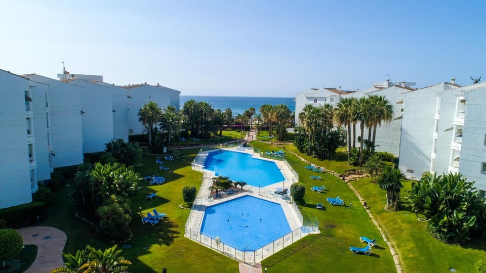 Day, Natural landscape, Garden view, Swimming pool, Swimming pool