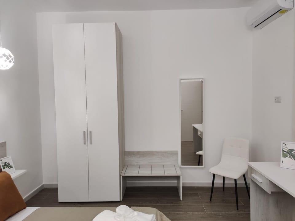 Bedroom, hair dresser, wardrobe