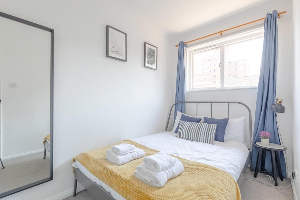 Lovely 4 Bedroom House with Garden near Waterloo House in London Borough of Southwark