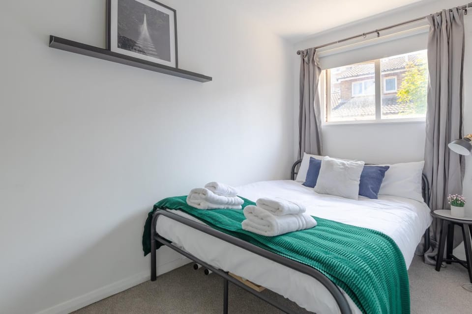 Lovely 4 Bedroom House with Garden near Waterloo House in London Borough of Southwark