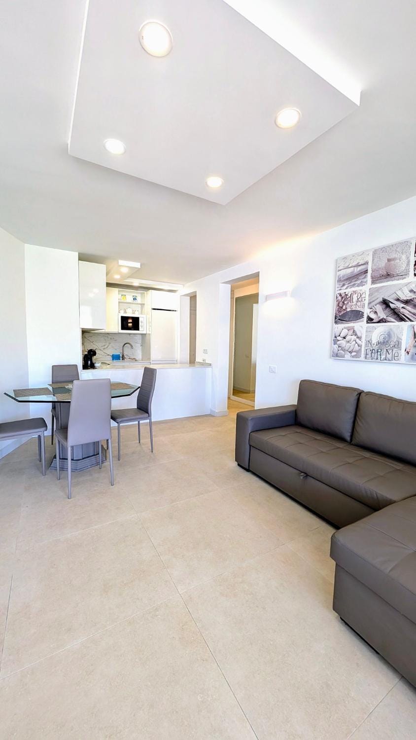 Communal lounge/ TV room, Kitchen or kitchenette, Living room, Lounge or bar, stove, kitchen