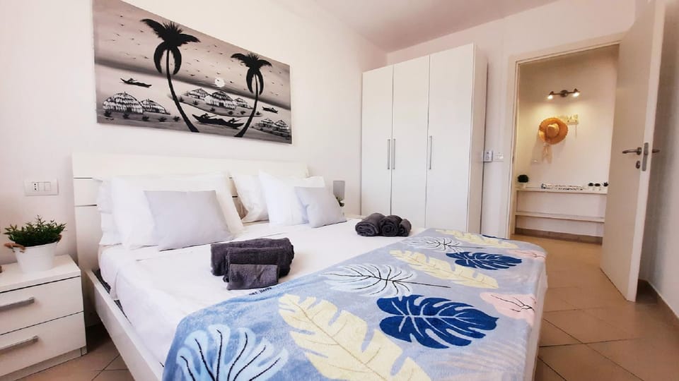 Bed, Bedroom, towels, wardrobe