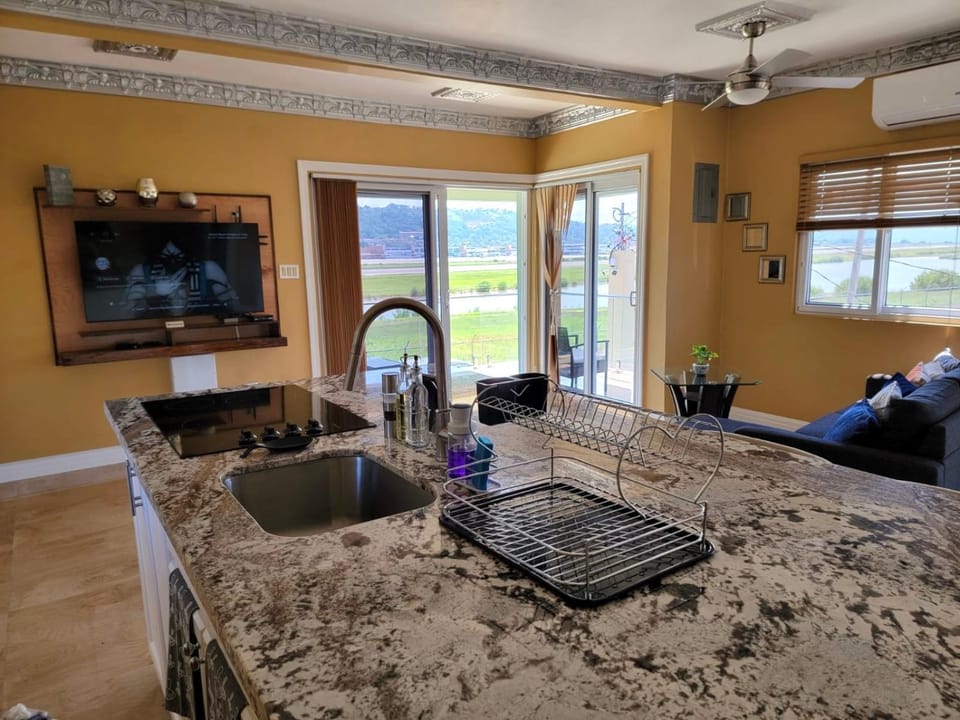 TV and multimedia, Living room, Seating area, Dining area