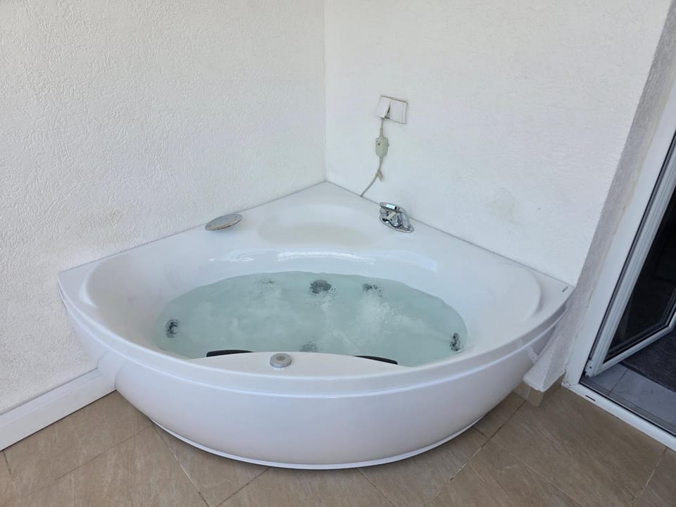 Apartmani Komatina Đenovići 2 Apartment in Kotor Municipality
