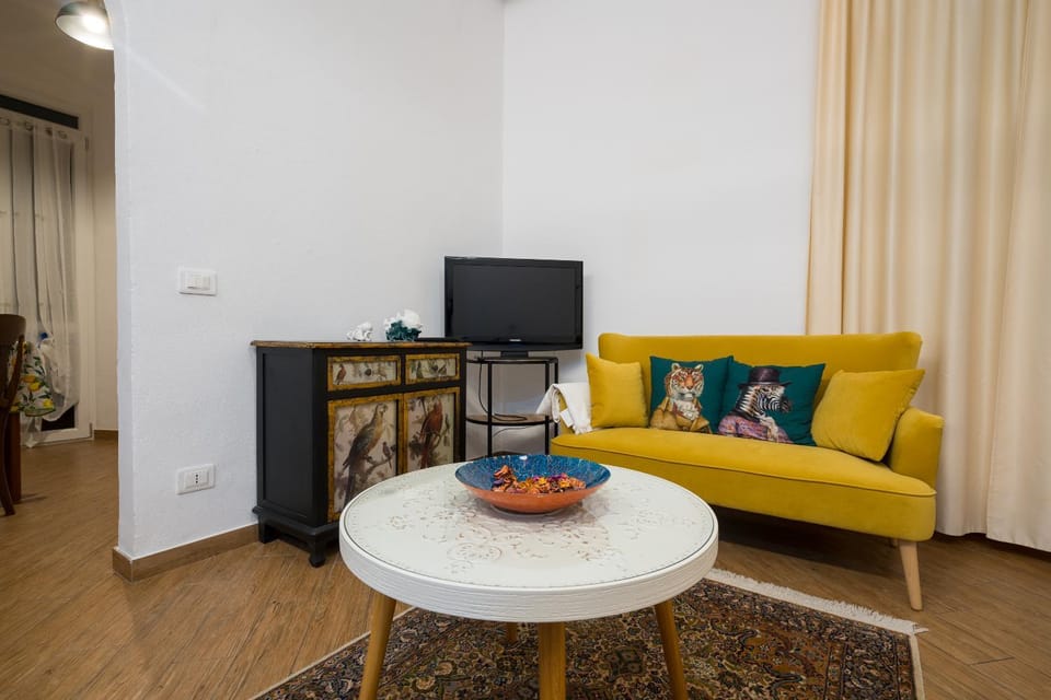 Confort Three - CITRA 011015-LT-2460 Apartment in La Spezia