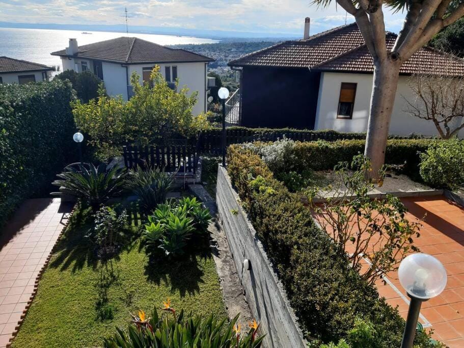 Garden view, Sea view