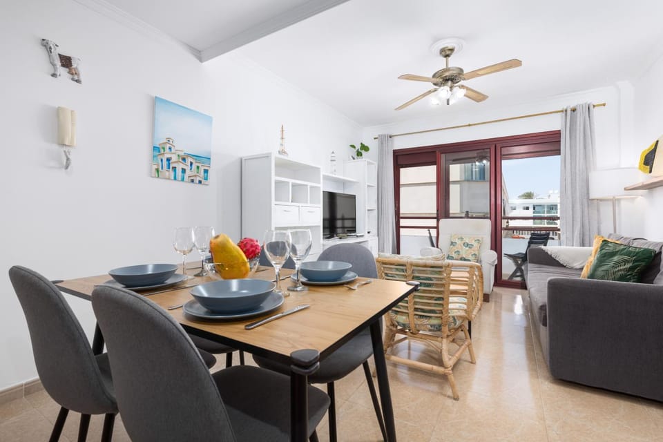TV and multimedia, Living room, Dining area, fireplace