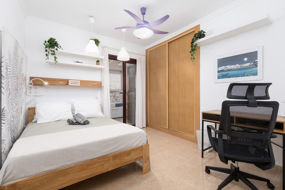 Bed, Photo of the whole room, Seating area, Bedroom, fireplace, wardrobe