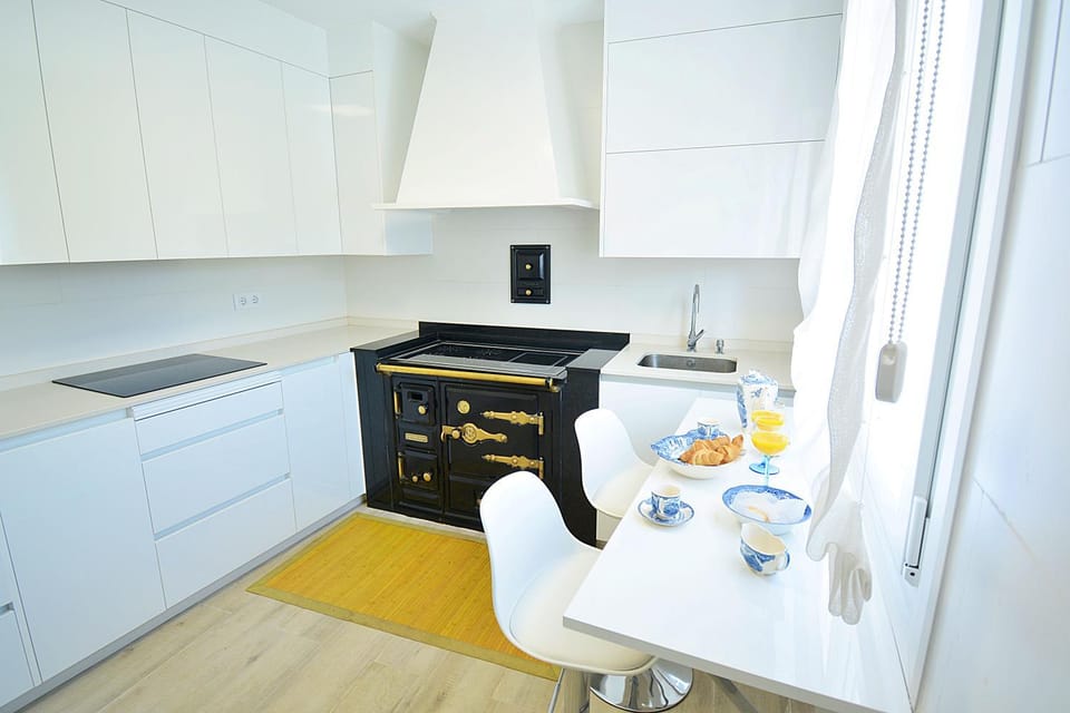 Food, minibar, pet friendly, stove