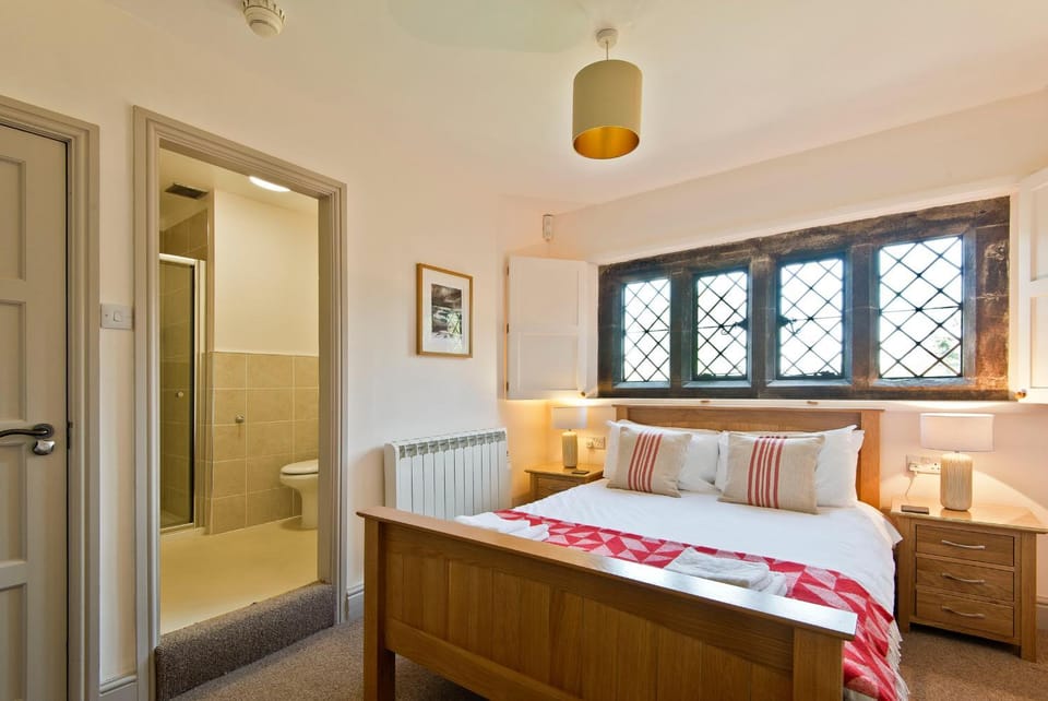 Bathroom, Photo of the whole room, Decorative detail, Bedroom