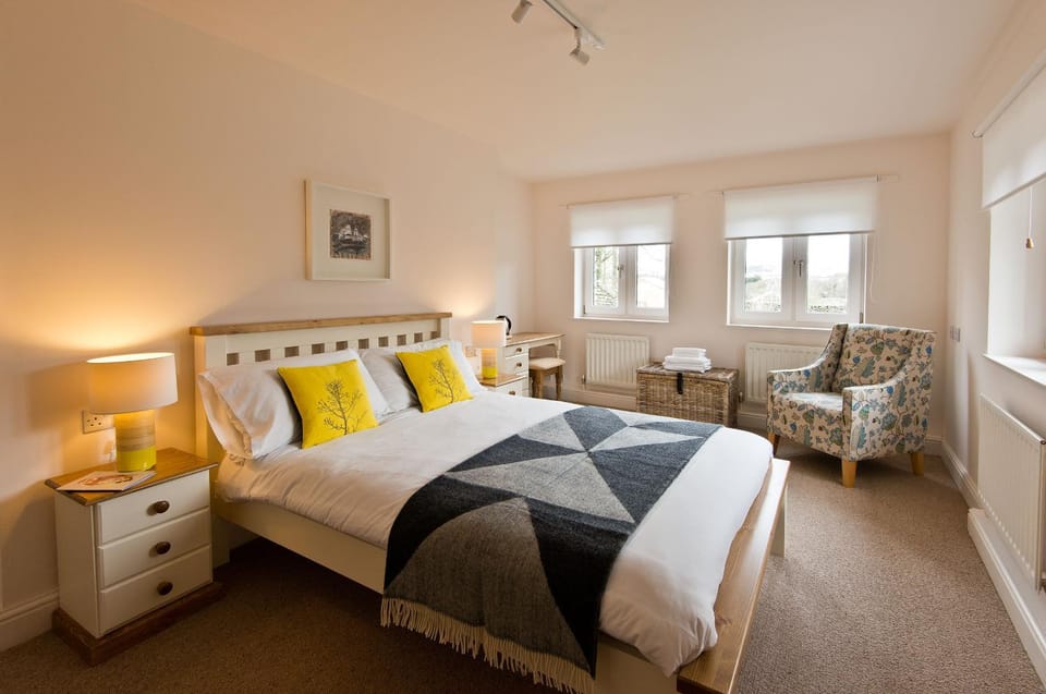 Bed, Photo of the whole room, Decorative detail, Bedroom