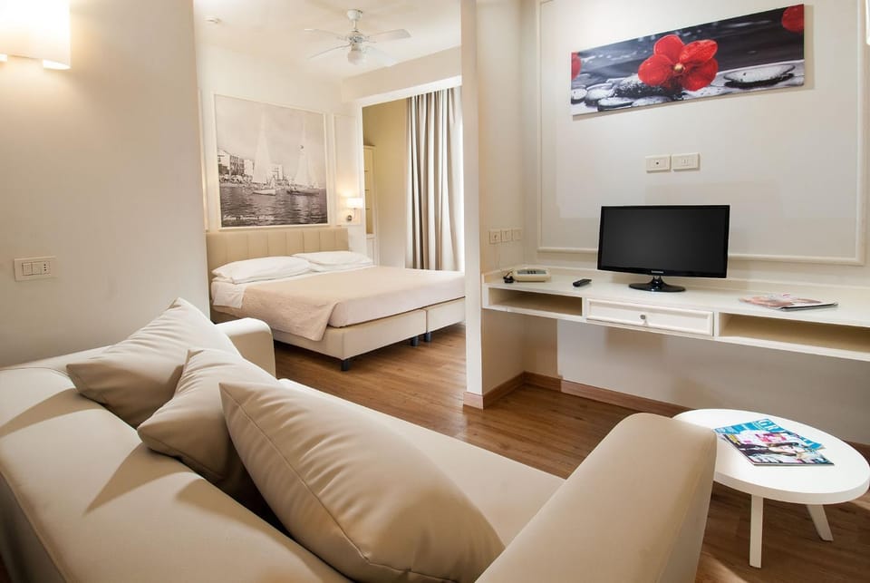 TV and multimedia, Living room, Photo of the whole room, Seating area