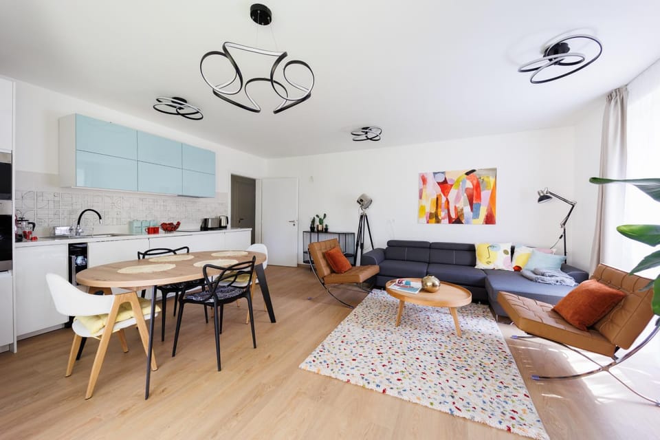 Kitchen or kitchenette, Living room, Seating area, Dining area