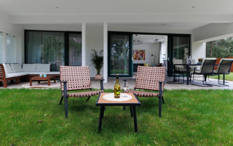 Property building, Spring, Day, Garden, Garden view
